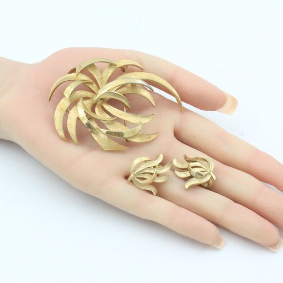 Crown Trifari Signed Designer Cut Out Spiky Brutalist Brooch Earrings Set - Picture 1 of 8